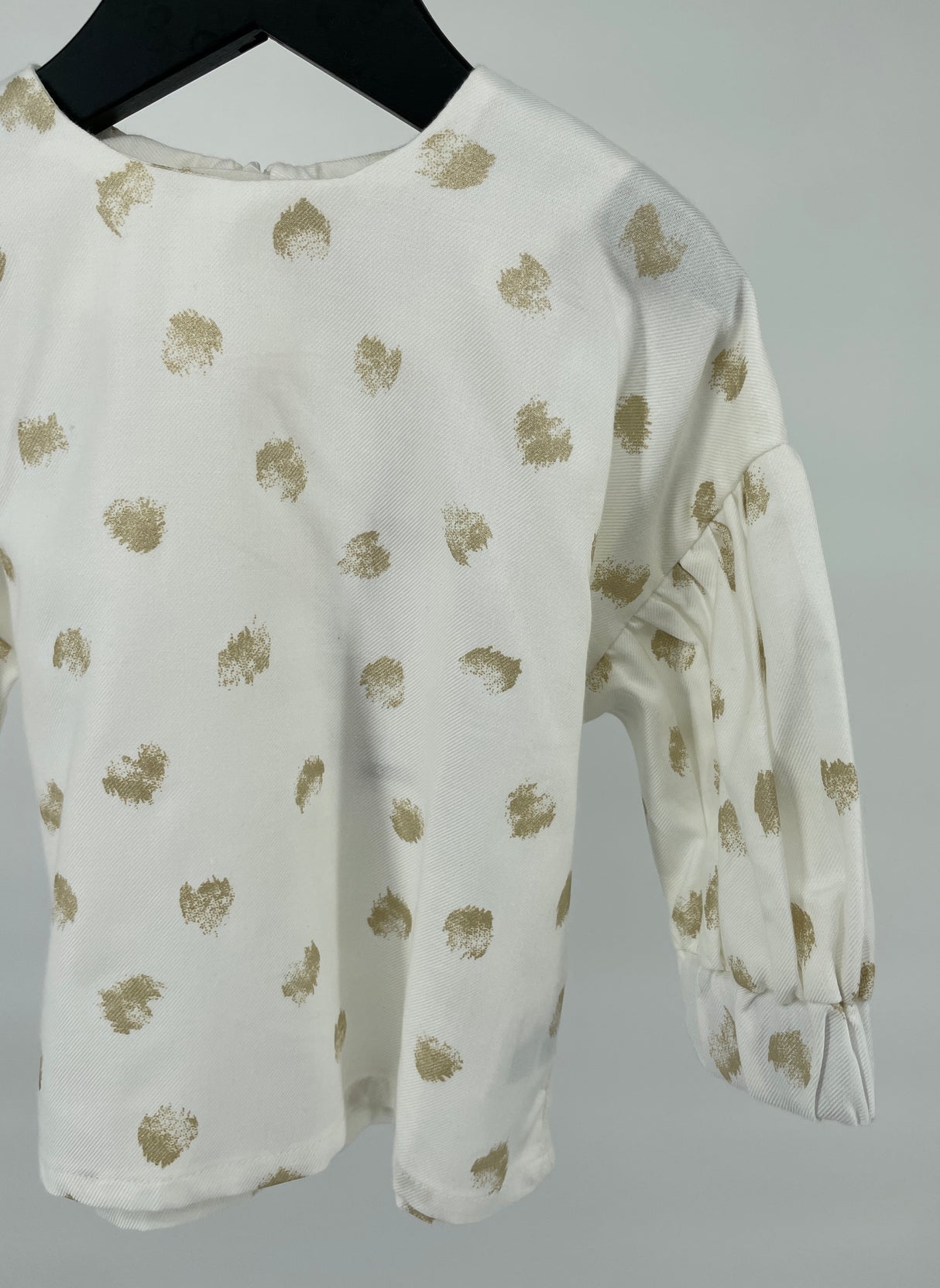 Top Lange Mouw Beige Gouden Stippen Maat 74