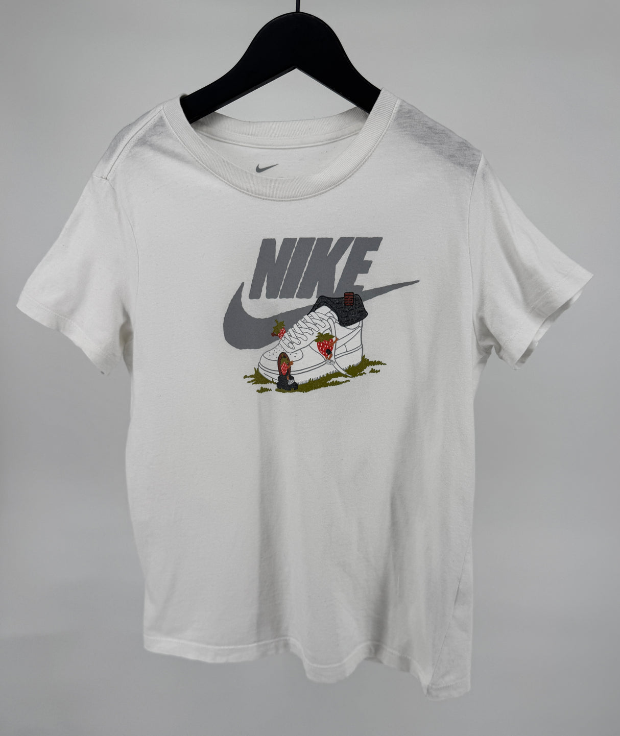 T-shirt Wit Schoen met Aardbei Maat 152 / 158