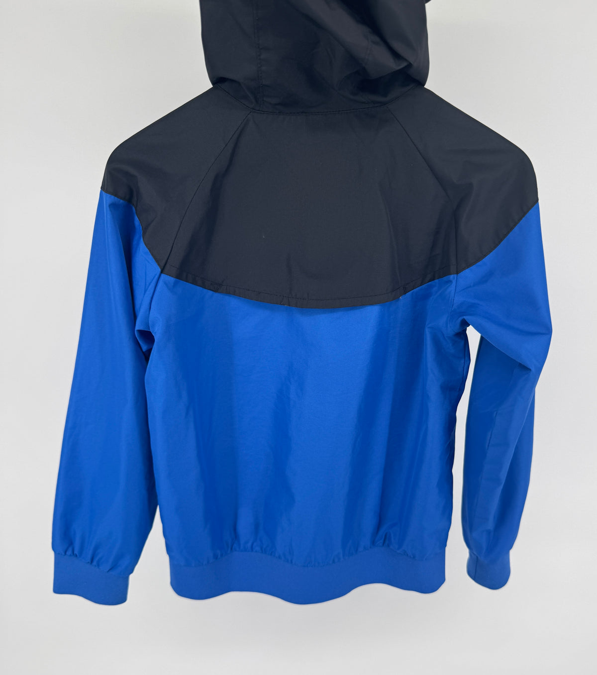 Windrunner Blauw Zwart Maat 110 / 116