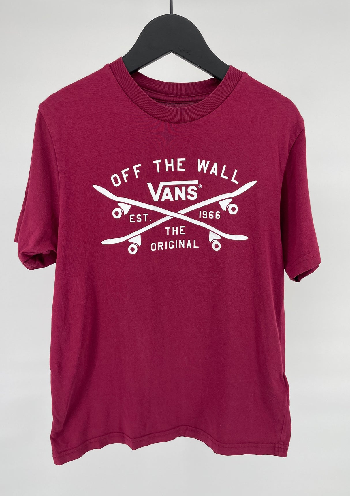 T-shirt Bordeaux met Witte Print Maat 134 / 140